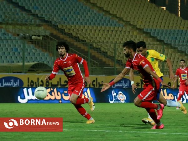 دیدار تیم های فوتبال صنعت نفت - پرسپولیس