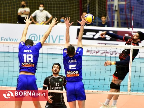 دیدار تیم های والیبال آذرباتری ارومیه و راه یاب ملل مریوان