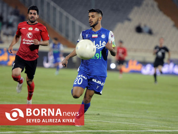 دیدار تیم های فوتبال استقلال 7 تراکتور 1