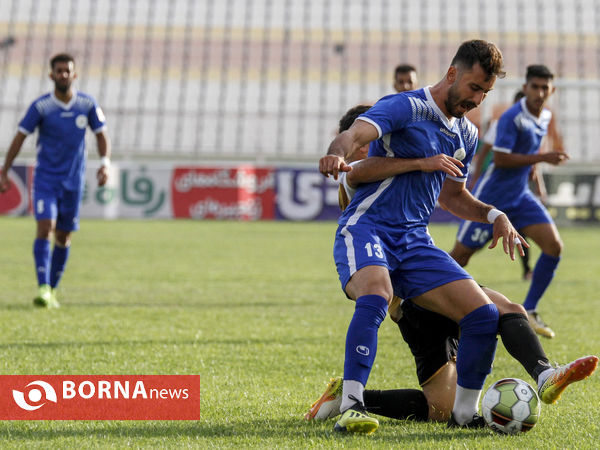 مسابقه فوتبال فجر سپاسی شیراز و مس کرمان