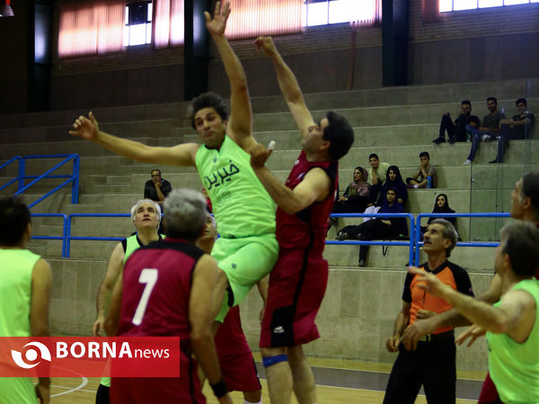 مسابقه بسکتبال پیشکسوتان اصفهان وتهران