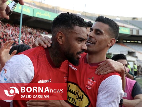 دیدار تیم های فوتبال پرسپولیس - صنعت نفت