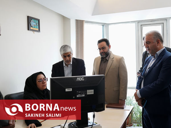  بازدید کیومرث هاشمی از ساختمان شماره ۲ وزارت ورزش و جوانان 