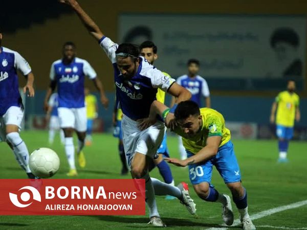 دیدار تیم های فوتبال صنعت نفت - استقلال