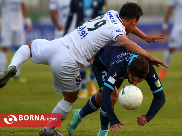 دیدار تیم های فوتبال پیکان - استقلال