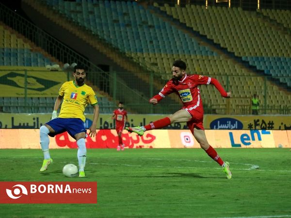 دیدار تیم های فوتبال صنعت نفت - پرسپولیس