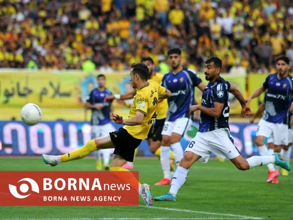 دیدار تیم های فوتبال سپاهان - پیکان