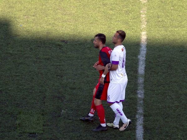 دیدار تیم‌های فوتبال سپیدرود رشت _  ویستاتوربین تهران