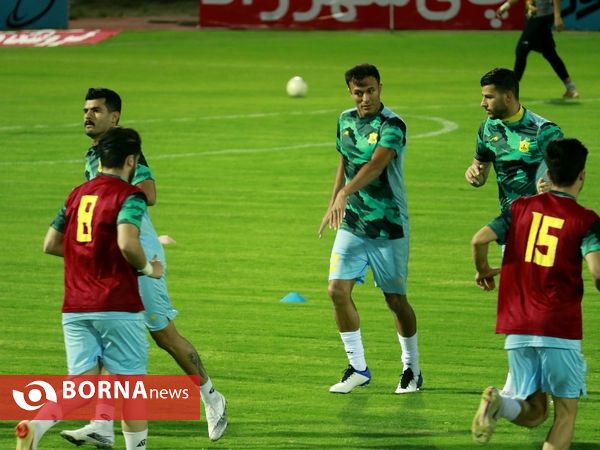 حاشیه دیدار تیم های فوتبال صنعت نفت و آلومینیوم