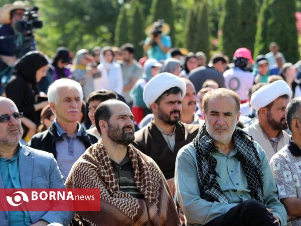 پیاده روی خانوادگی ایرانیان