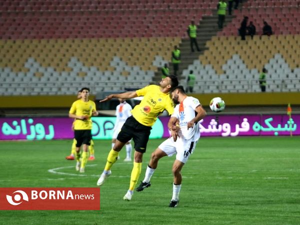 دیدار تیم های فوتبال سپاهان و سایپا