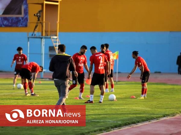 در حاشیه دیدار تیم های فوتبال صنعت نفت  - تراکتور