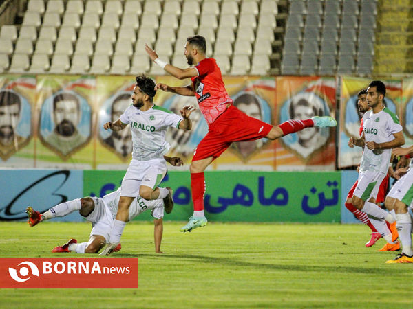 دیدار تیم های فوتبال آلومینیوم اراک-تراکتور سازی تبریز