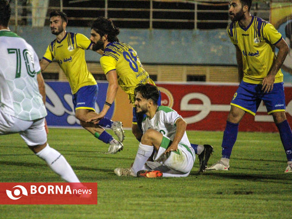 دیدار تیم های فوتبال آلومینیوم اراک-نفت مسجدسلیمان