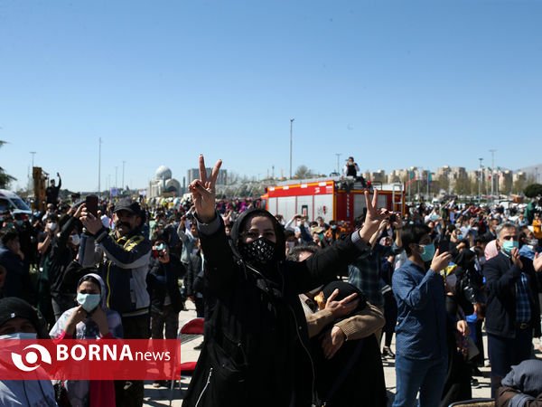 تحویل سال ۱۴۰۰ در میدان آزادی تهران
