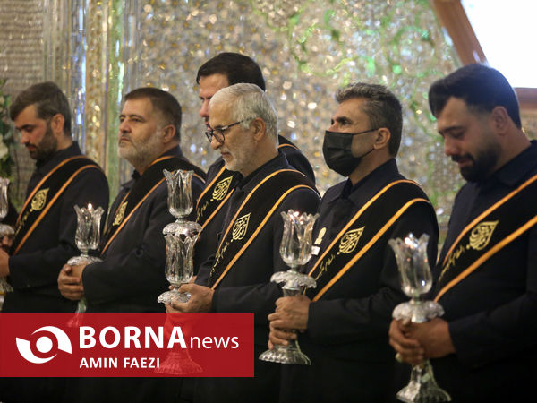آیین لاله گردانی در حرم مطهر شاهچراغ(ع) به یاد شهدای ترور ۴ آبان