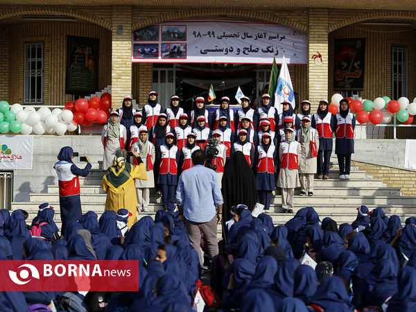 زنگ آغاز سال‌ تحصیلی با حضور رئیس جمعیت هلال‌احمر