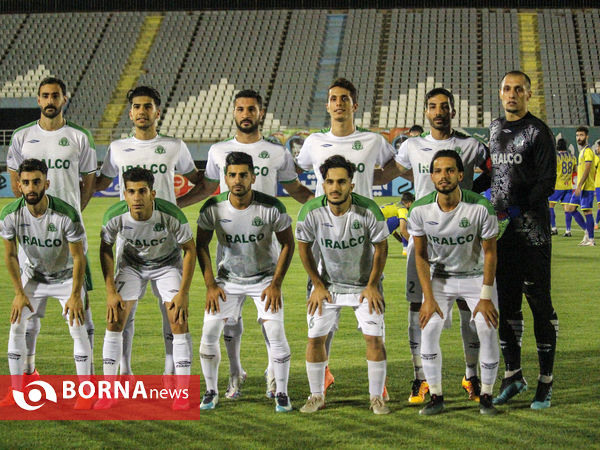 دیدار تیم های فوتبال آلومینیوم اراک-نفت مسجدسلیمان