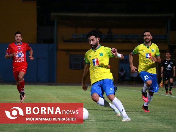 دیدار تیم های فوتبال صنعت نفت - نساجی