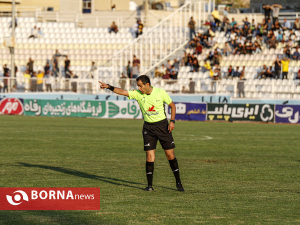 مسابقه فوتبال فجر سپاسی - سرخپوشان پاکدشت