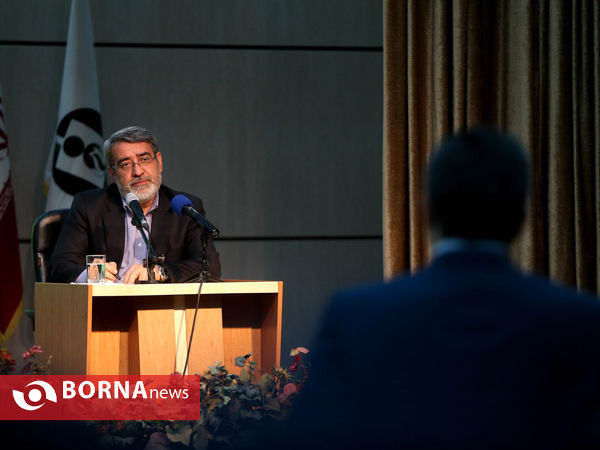 نشست صمیمی وزیر کشور با اصحاب رسانه