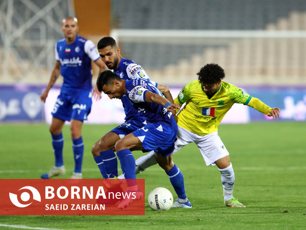 دیدار تیم های استقلال تهران - صنعت نفت آبادان