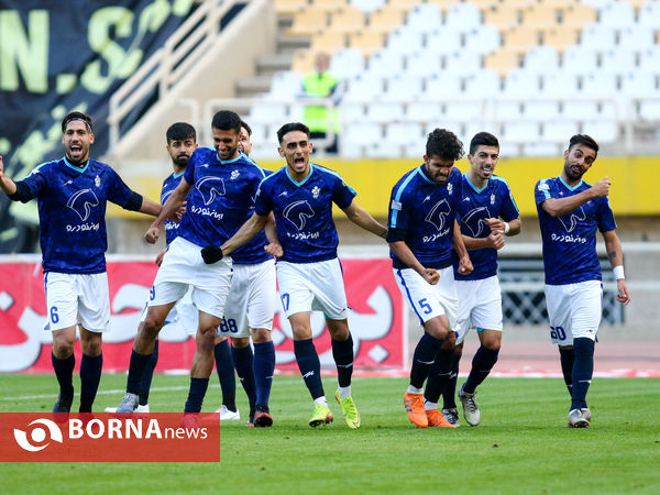 دیدار دو تیم سپاهان اصفهان و پیکان در مسابقات لیگ برتر فوتبال کشور