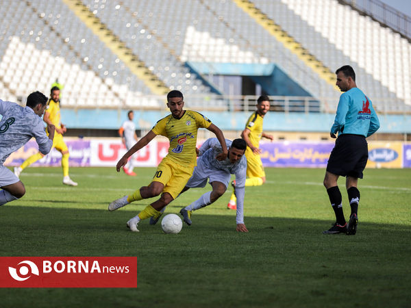 دیدار تیم‌های فوتبال آلومینیوم اراک _ فجر شهید سپاسی شیراز