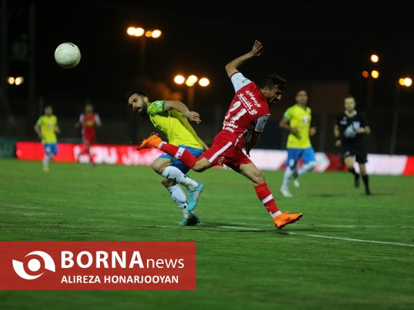 دیدار تیم های فوتبال صنعت نفت - پرسپولیس