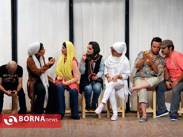 نمایش " سقوط معکوس "