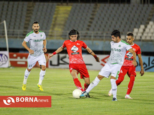 دیدار تیم های فوتبال آلومینیوم اراک-تراکتور سازی تبریز