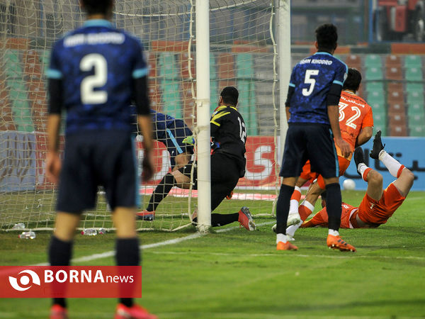 دیدار تیم های فوتبال پیکان - سایپا