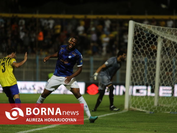 دیدار تیم های فوتبال نفت مسجدسلیمان - استقلال