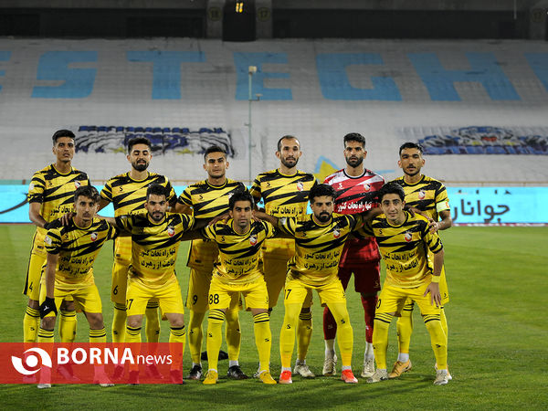 دیدار تیم های فوتبال  استقلال - نود ارومیه