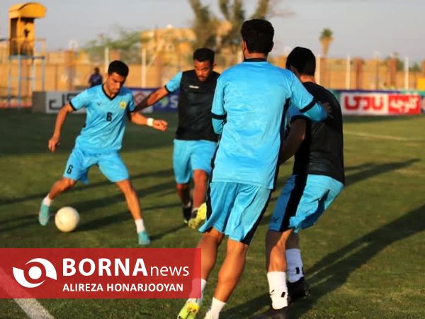 در حاشیه دیدار تیم های فوتبال صنعت نفت  - تراکتور