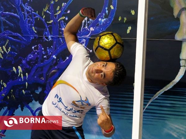 حرکت نمایشی رکوردار روپایی در حمایت از تیم ملی