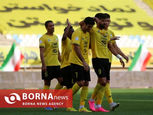 دیدار تیمهای سپاهان اصفهان _ تراکتور تبریز