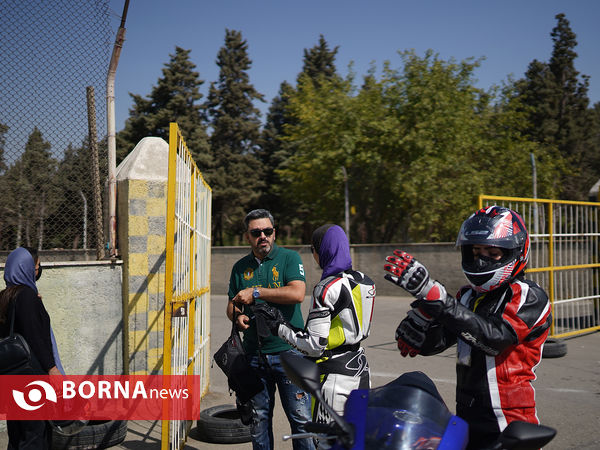 مسابقه درگ موتورسواری بانوان