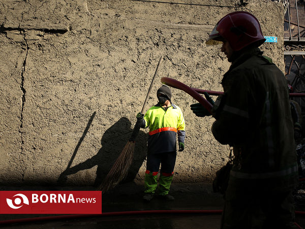 آتش سوزی انبار پنبه در خیابان مولوی تهران