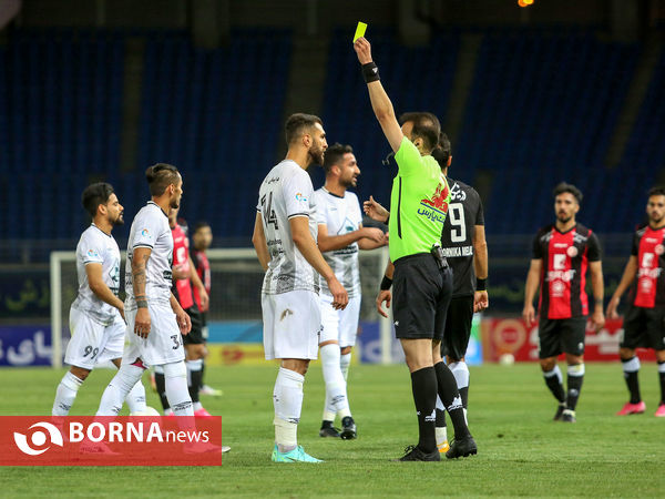 دیدار تیم های پدیده و تراکتورسازی