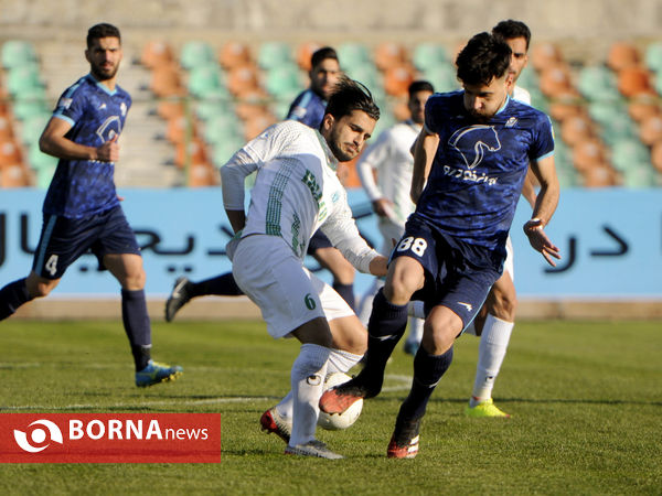 دیدار تیم های فوتبال پیکان- آلومینیوم اراک