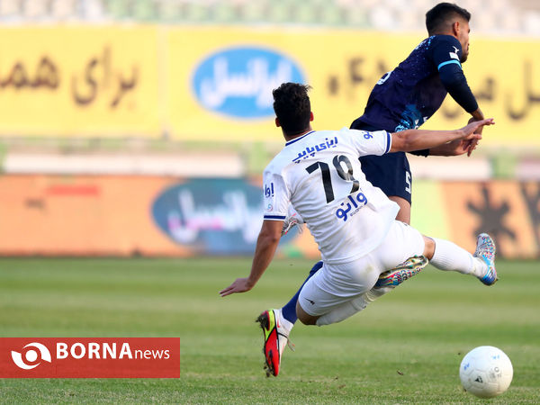 دیدار تیم های فوتبال پیکان - استقلال