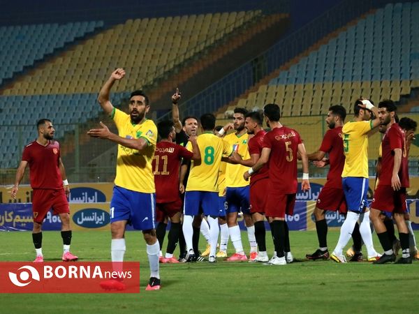 دیدار تیم های فوتبال صنعت نفت - پدیده