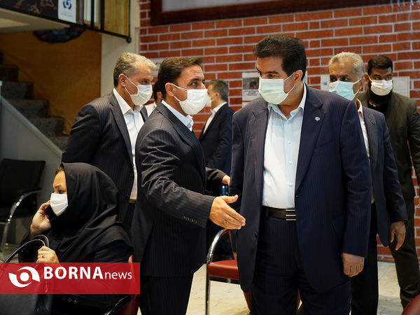 بازدید رئیس بانک مرکزی ومدیرعامل بانک رفاه از مرکز واکسیناسیون