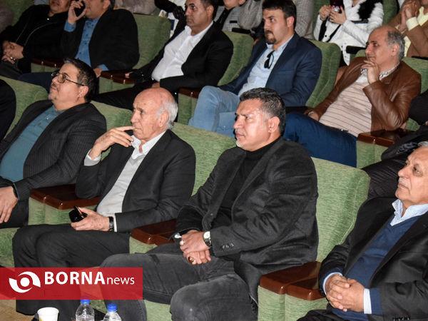 اهدای تندیس مهر حقوق بشر به علی دایی اسطوره فوتبال ایران در کرمانشاه