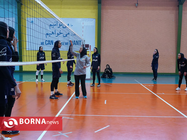 تمرین تیم ملی والیبال نوجوانان و بزرگسالان دختران