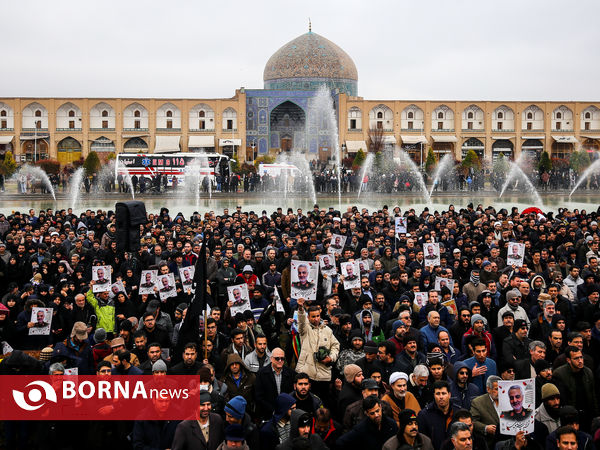 تجمع مردمی و سوگواری سردار سپهبد شهید قاسم سلیمانی در میدان نقش جهان اصفهان