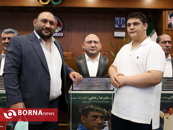 مراسم رونمایی از سردیس های5 تن از قهرمانان ورزش ایران