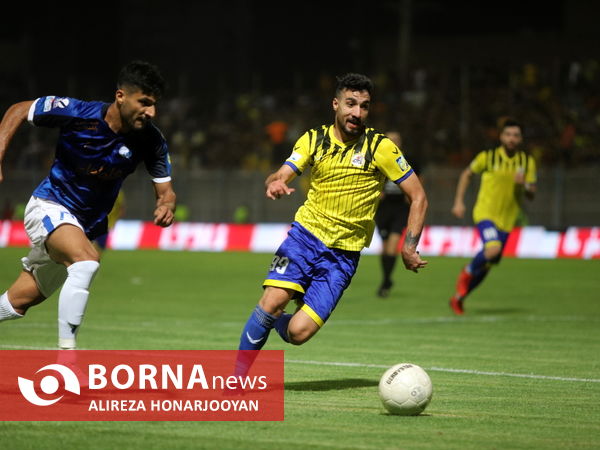 دیدار تیم های فوتبال نفت مسجدسلیمان - استقلال