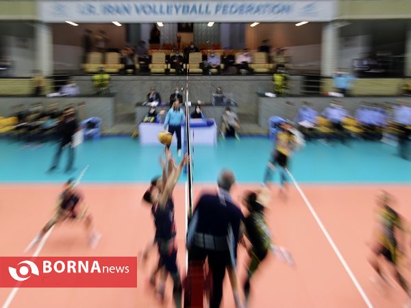 نیمه نهایی لیگ والیبال  ( فولاد سیرجان - سپاهان اصفهان )